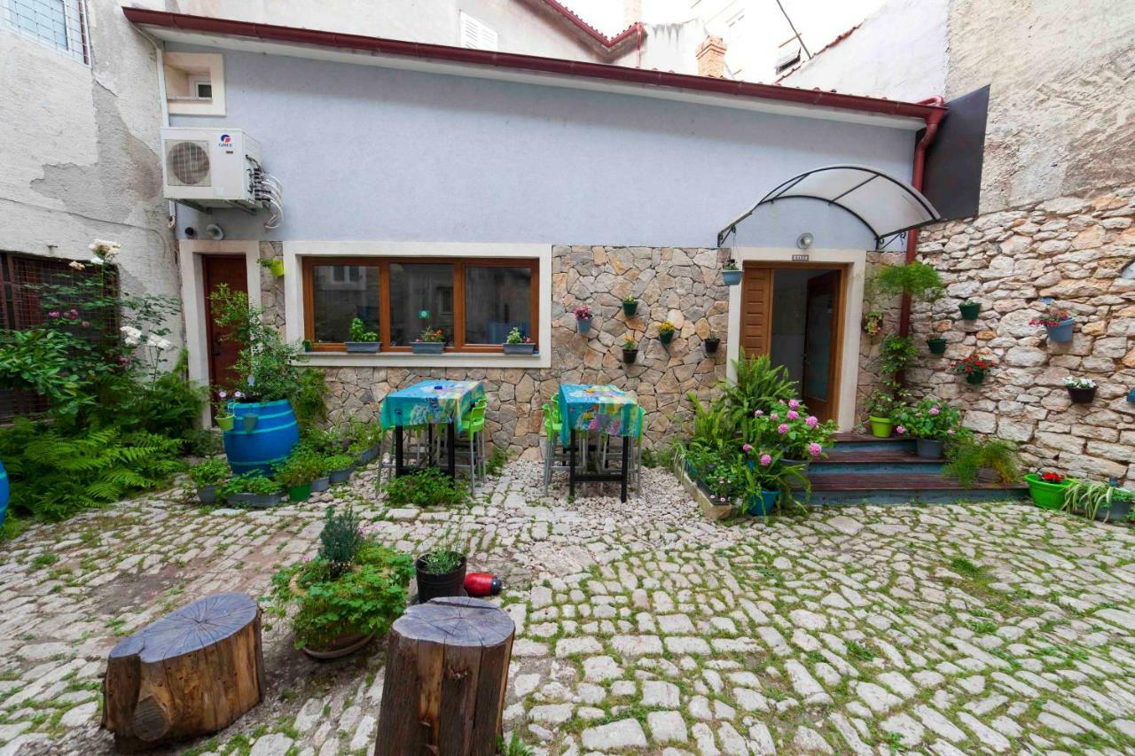 Hostel Mare Шибеник Екстер'єр фото
