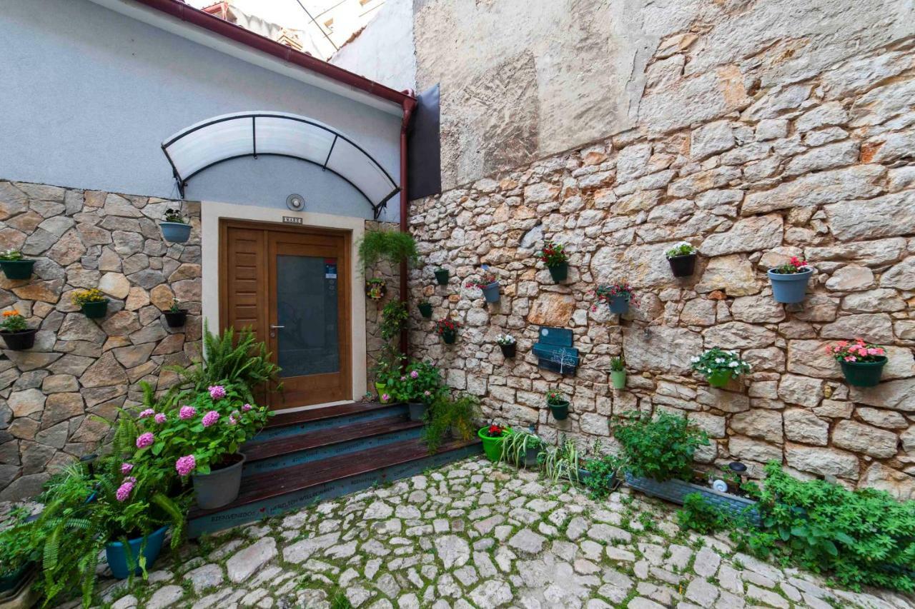 Hostel Mare Шибеник Екстер'єр фото